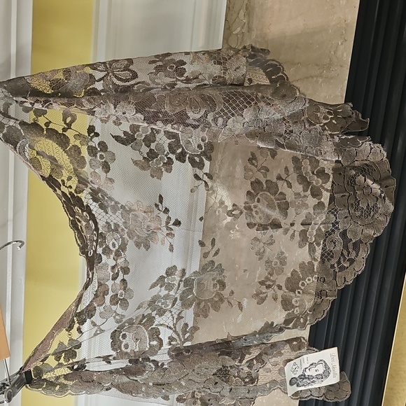 Vintage Lace Mantilla Perfect Condition - Picture 3 of 5